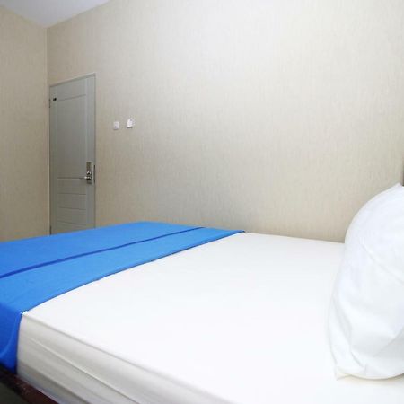 Ostello Kamar Keluarga Kampung Bali III Giacarta Esterno foto