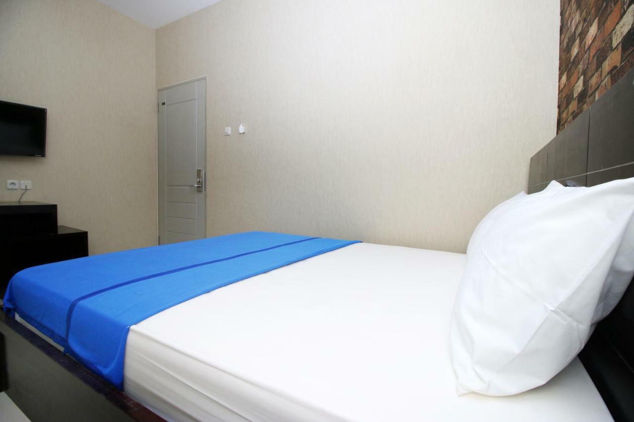 Ostello Kamar Keluarga Kampung Bali III Giacarta Esterno foto